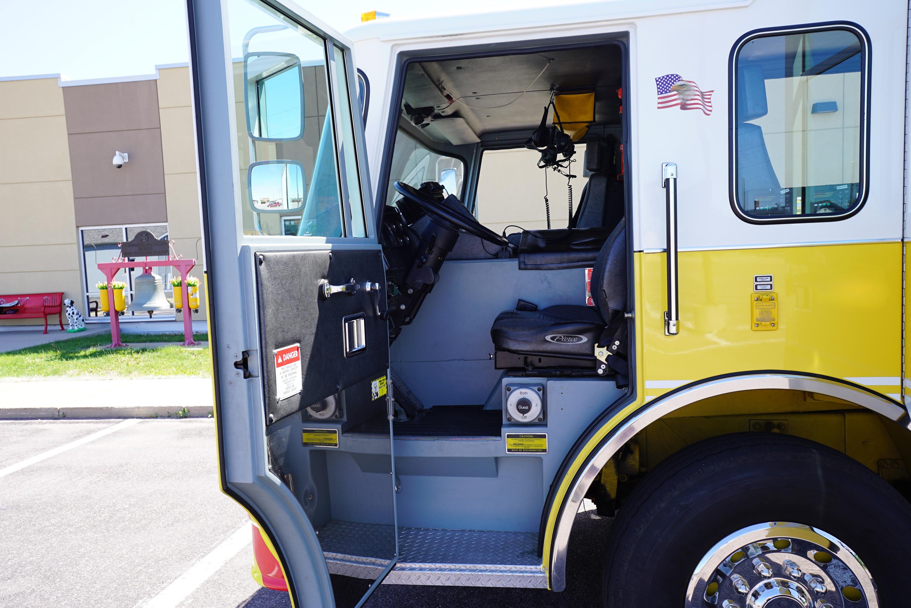 1995 Pierce Saber Pumper - image 14
