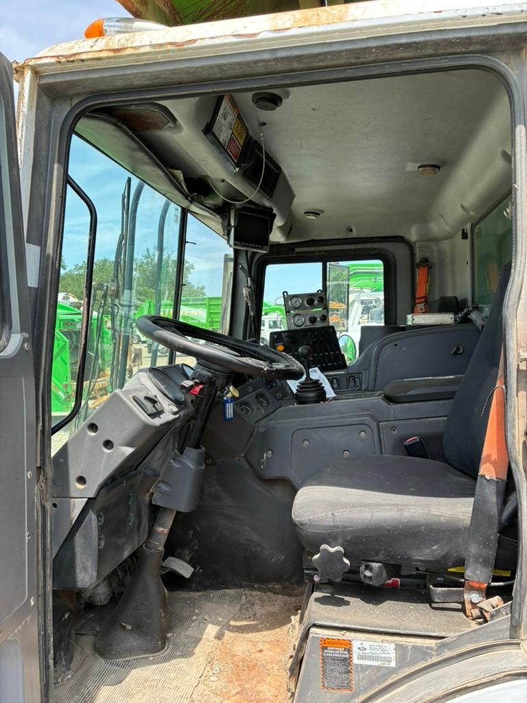 2016 Mack Heil Front Loader - image 13