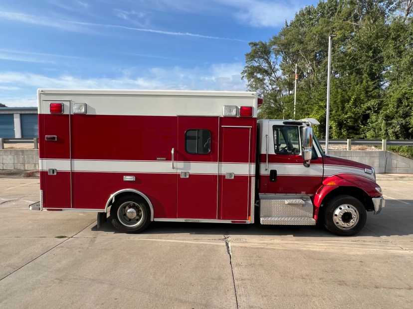 2009 MedTec International Type I Ambulance — photo 2
