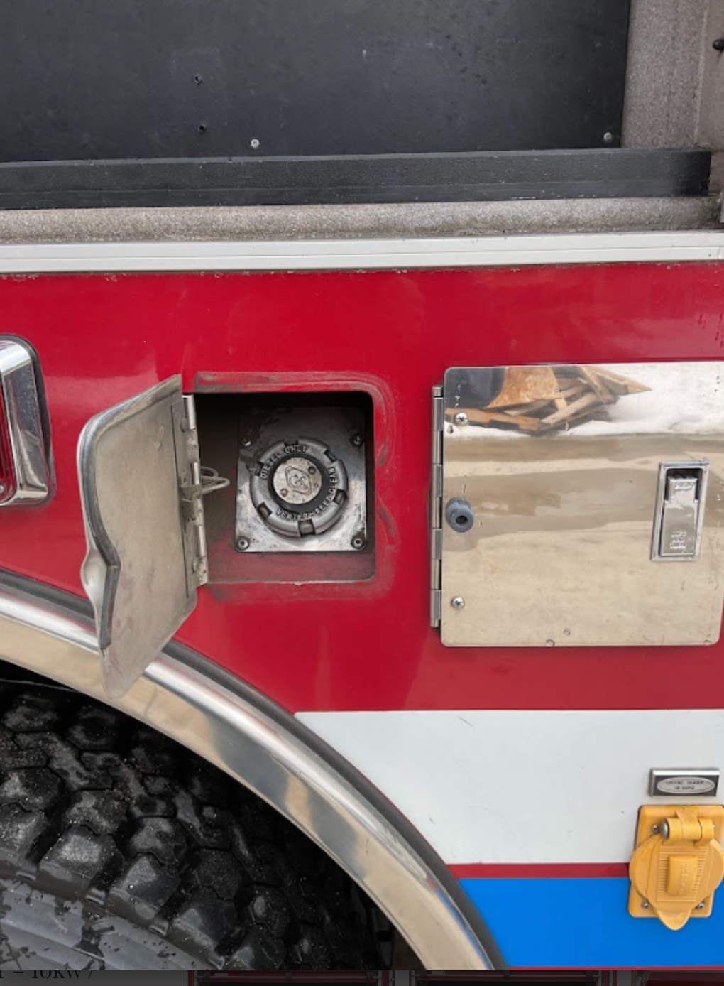 2003 Pierce Tilt Cab Pumper - image 27