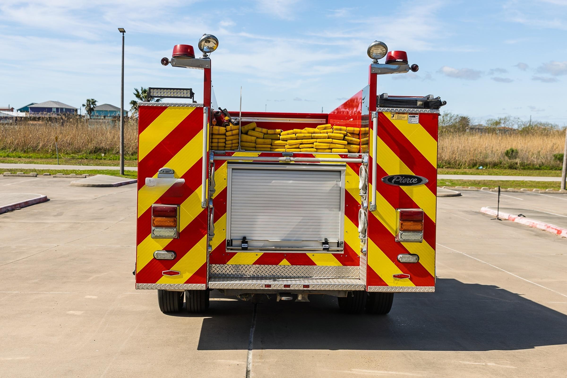 2013 Pierce Ford 4x4 Mini Pumper - image 4