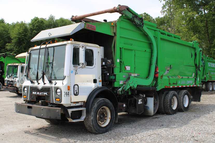 2017 Mack Heil Front Loader