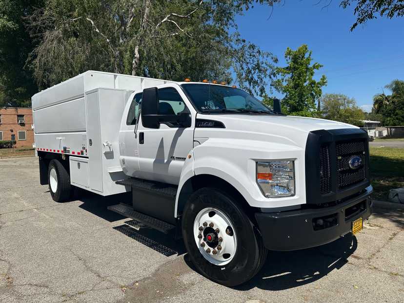 2022 Ford F-750 Extra Cab Chipper Dump Truck — photo 6