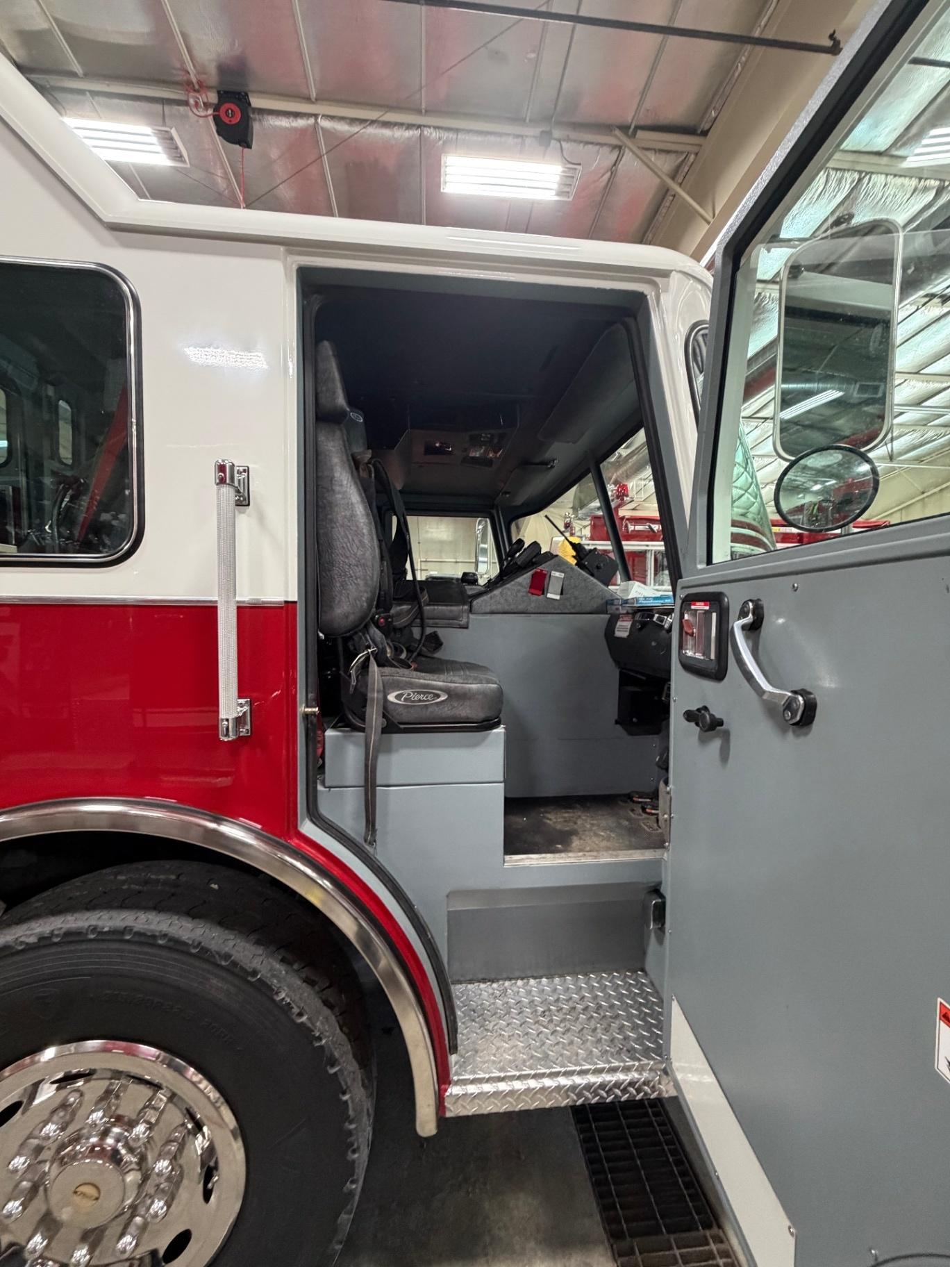 2006 Pierce Contender Pumper - image 11
