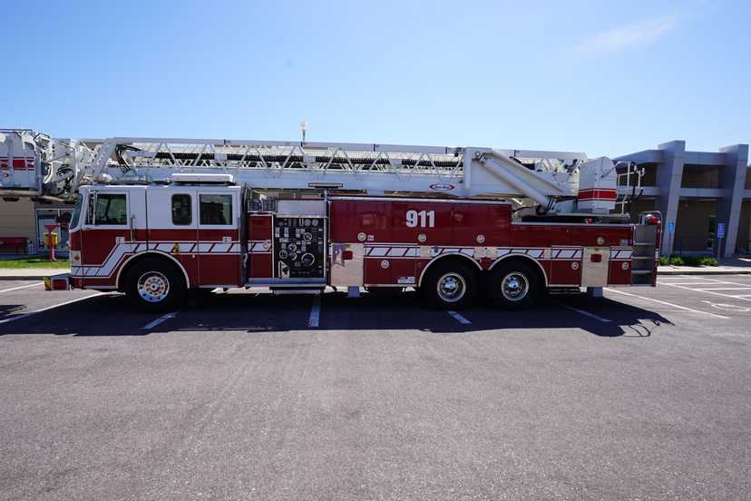 1996 Pierce 100' Quint — photo 5