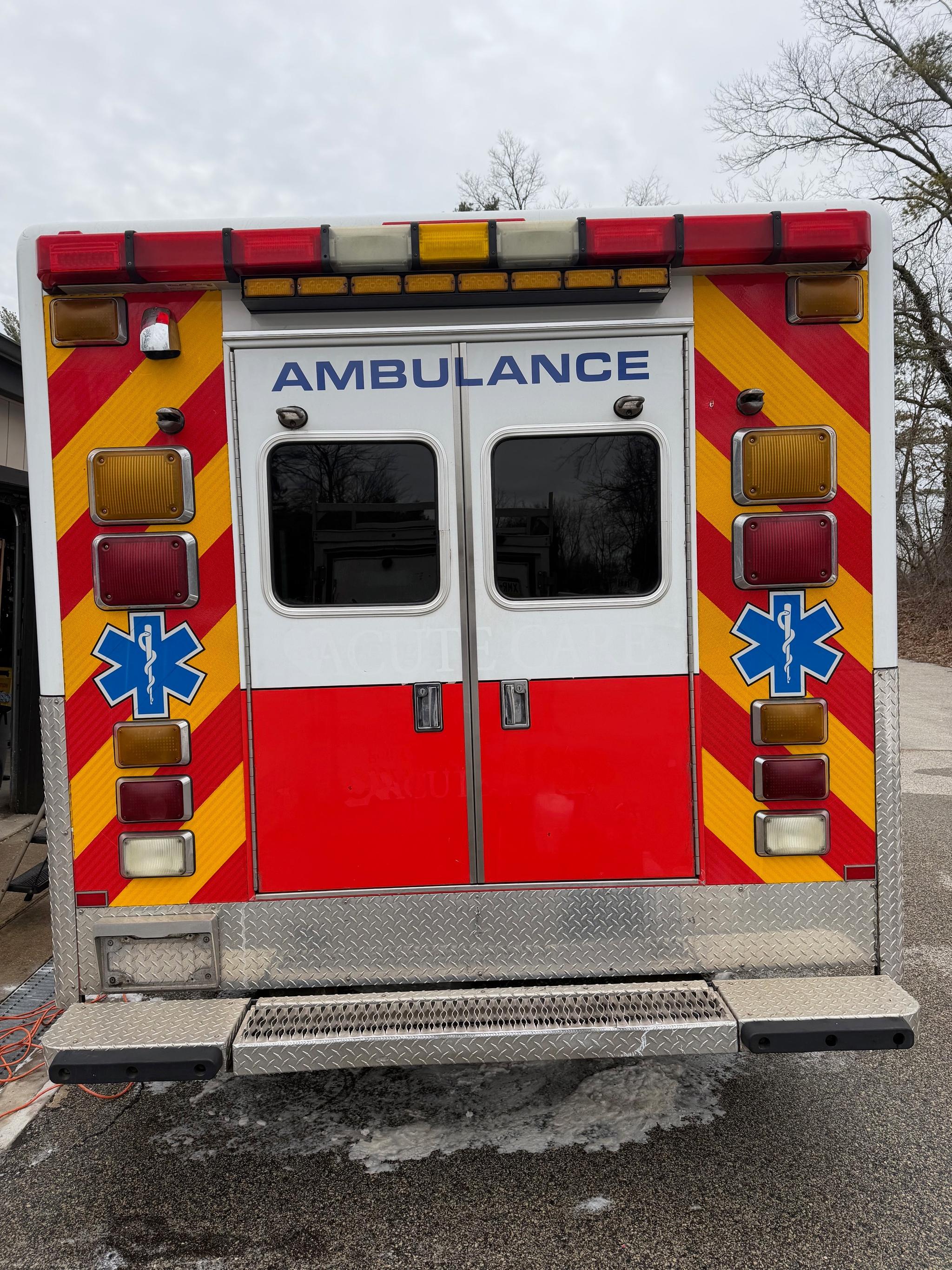 2006 Horton Ford 4x4 Type III Ambulance - image 2
