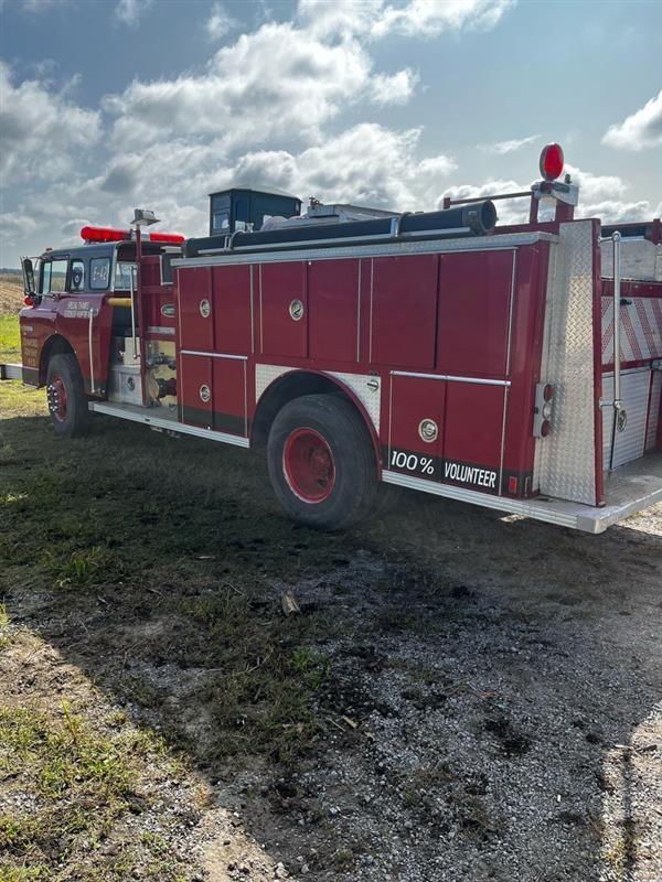 1980 Ford C800 Pumper - image 3