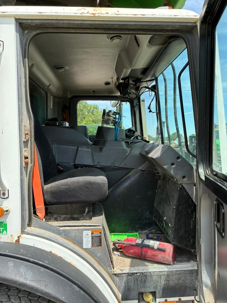 2017 Mack Heil Front Loader - image 15