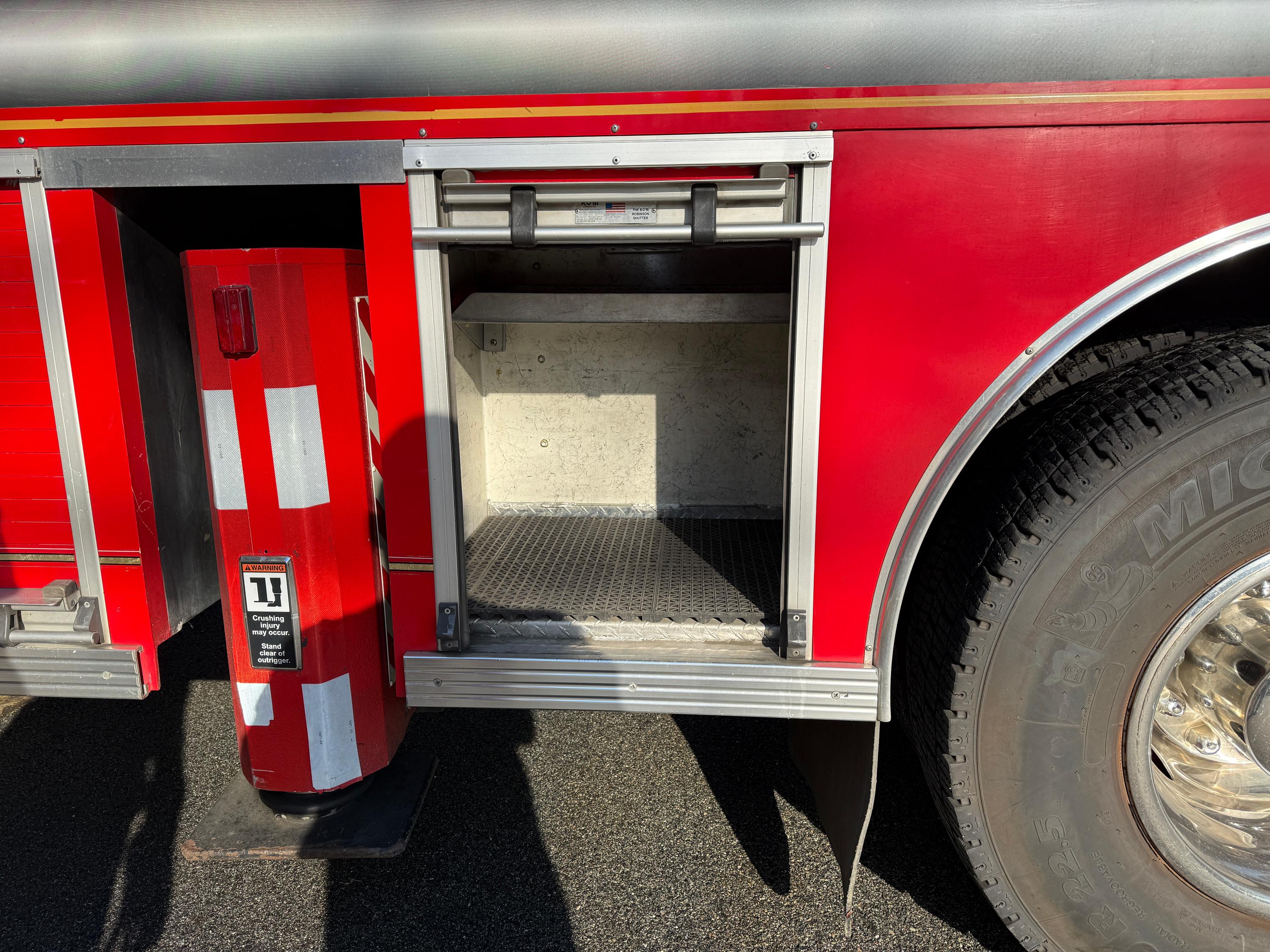2000 HME Rosenbauer 105' Quint - image 12