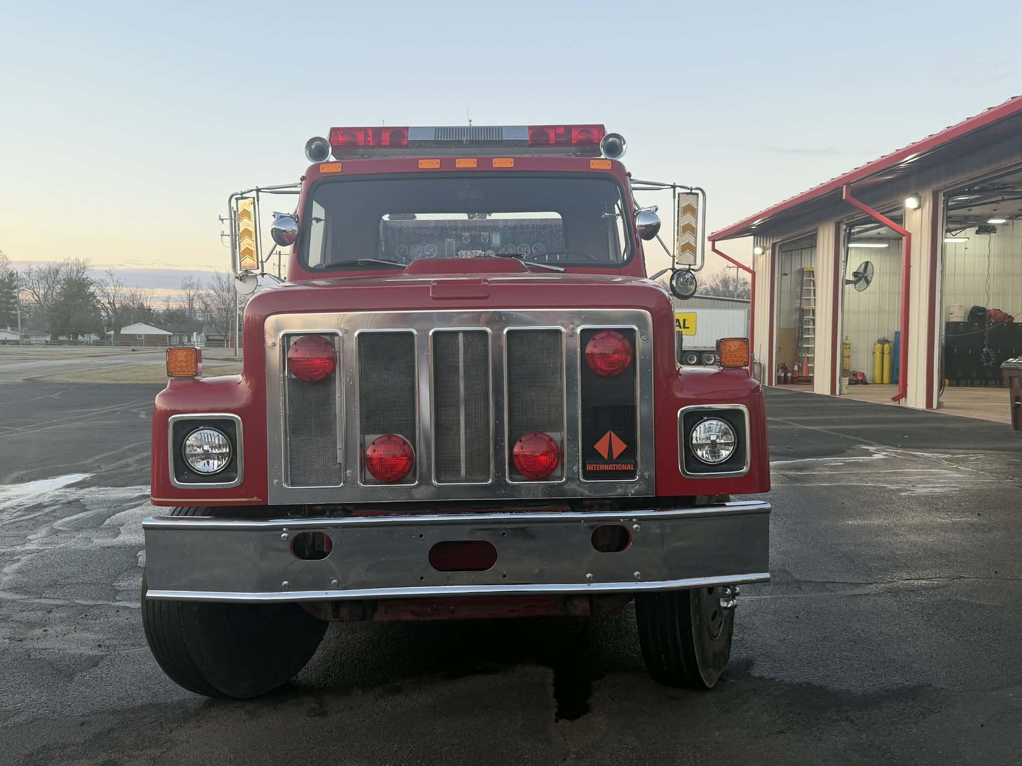 1988 International Pumper - image 2