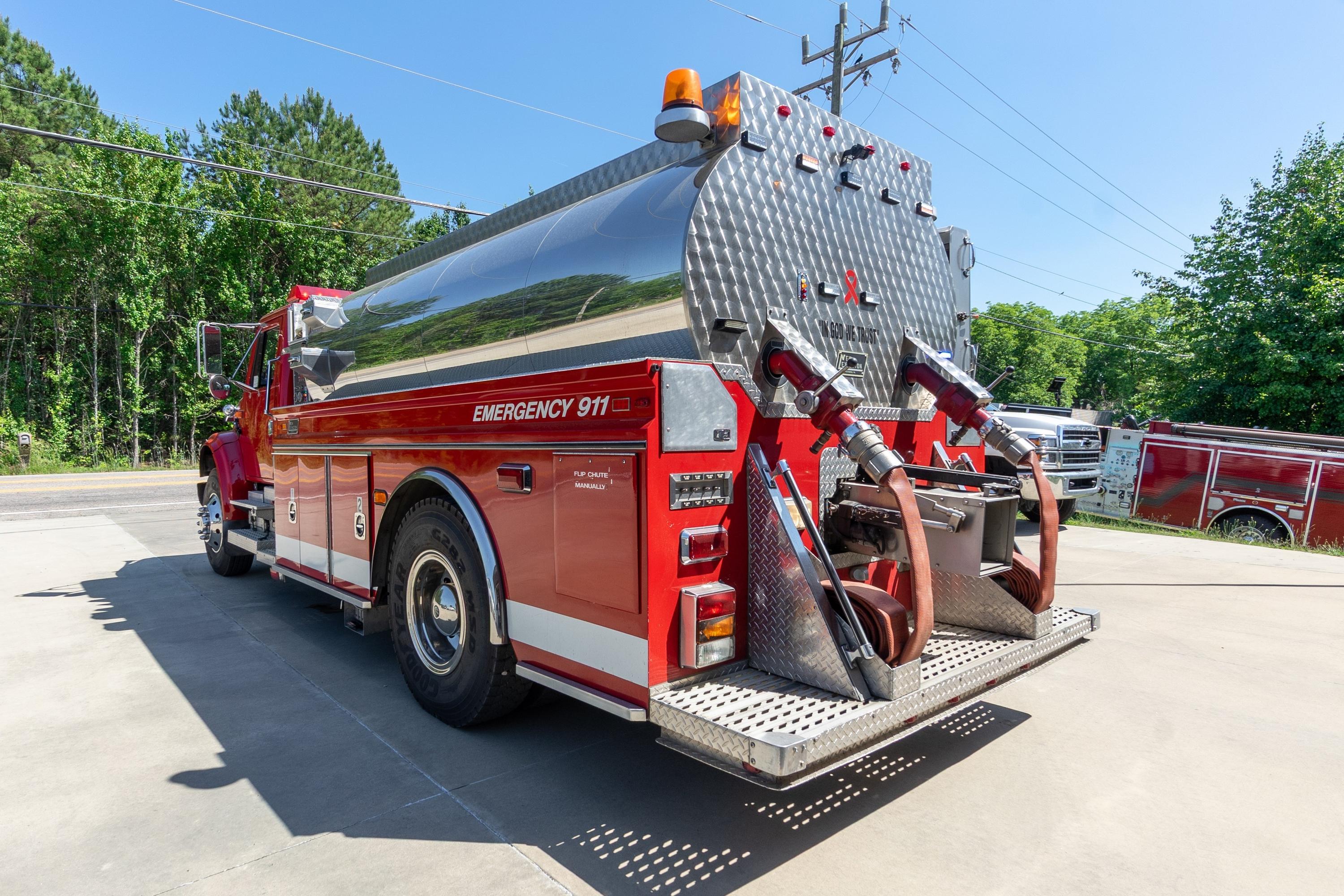 2001 New Lexington International Tanker - image 5