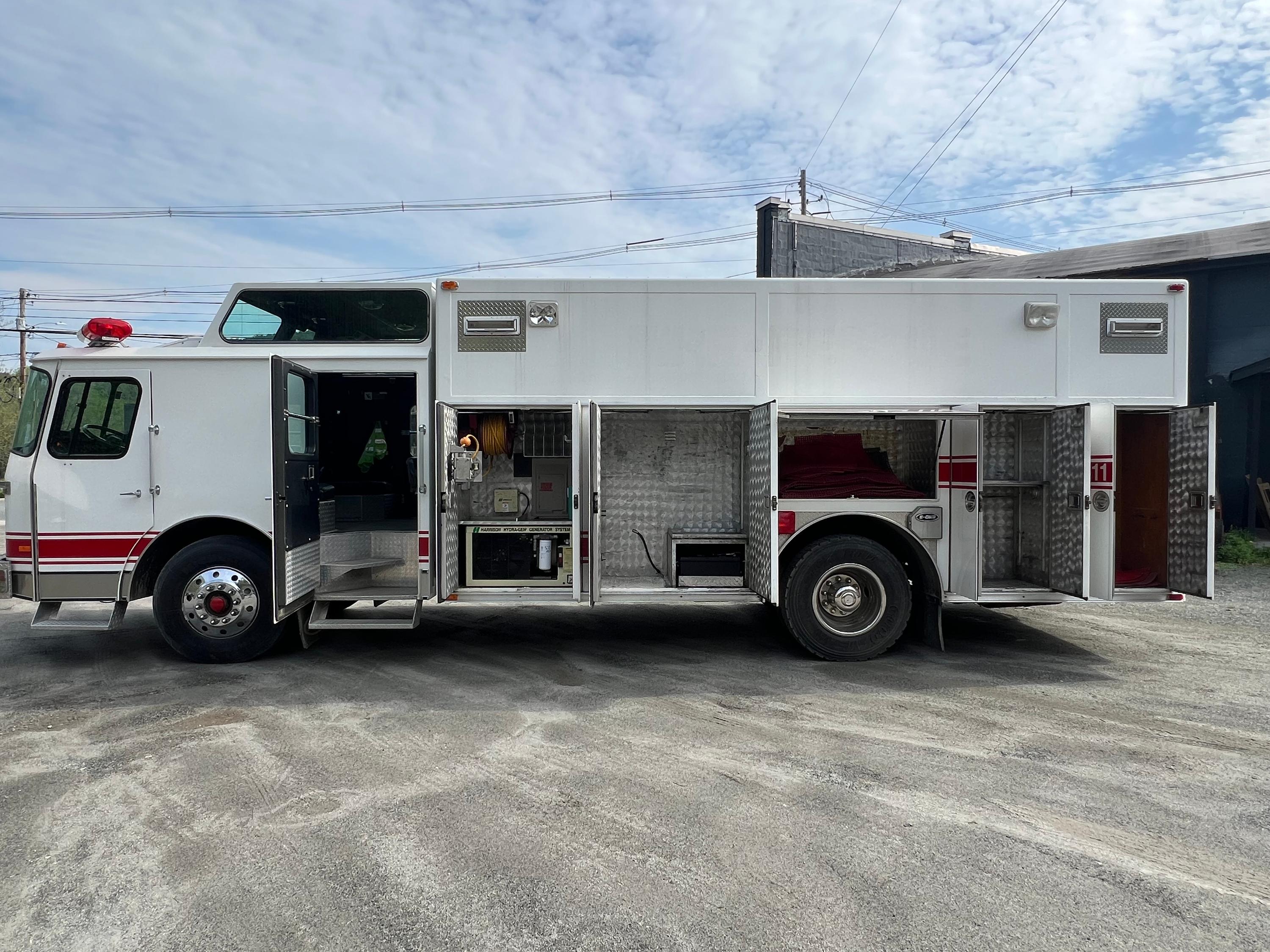 1991 E-One Federal Cyclone Heavy Rescue - image 5