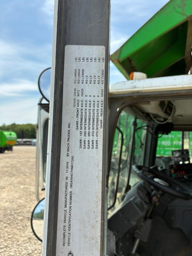 2017 Mack Heil Front Loader - image 23