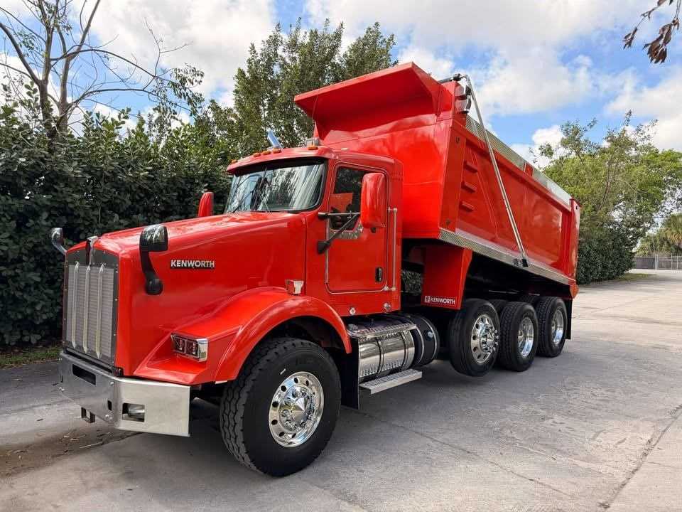 2015 Kenworth T800 Dump Truck