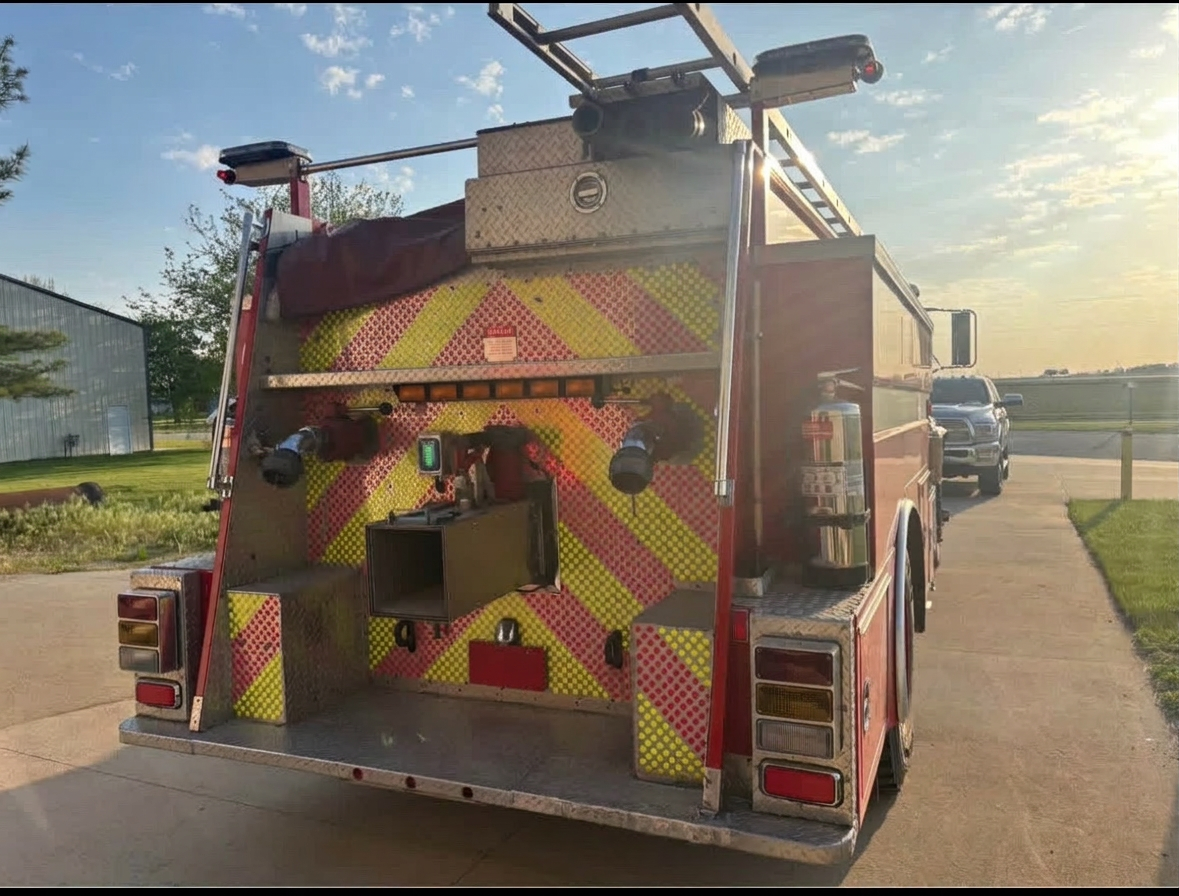 1987 International Pumper Tanker - image 4