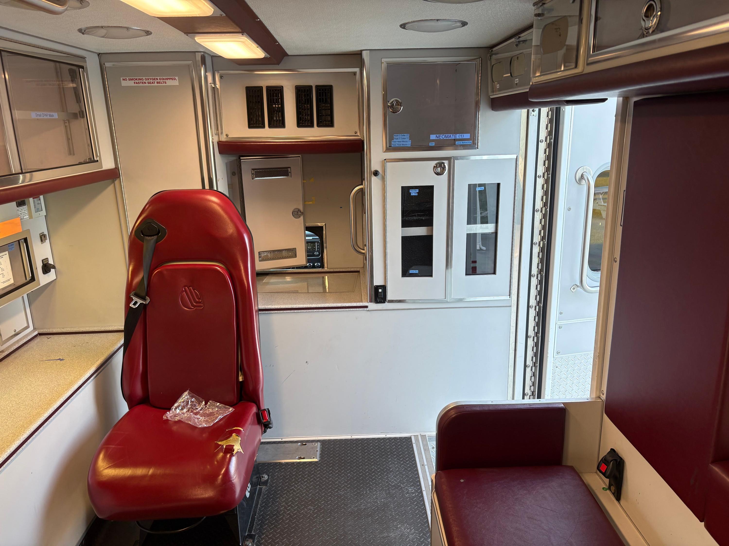 2016 LifeLine Dodge 4x4 Type I Ambulance - image 9