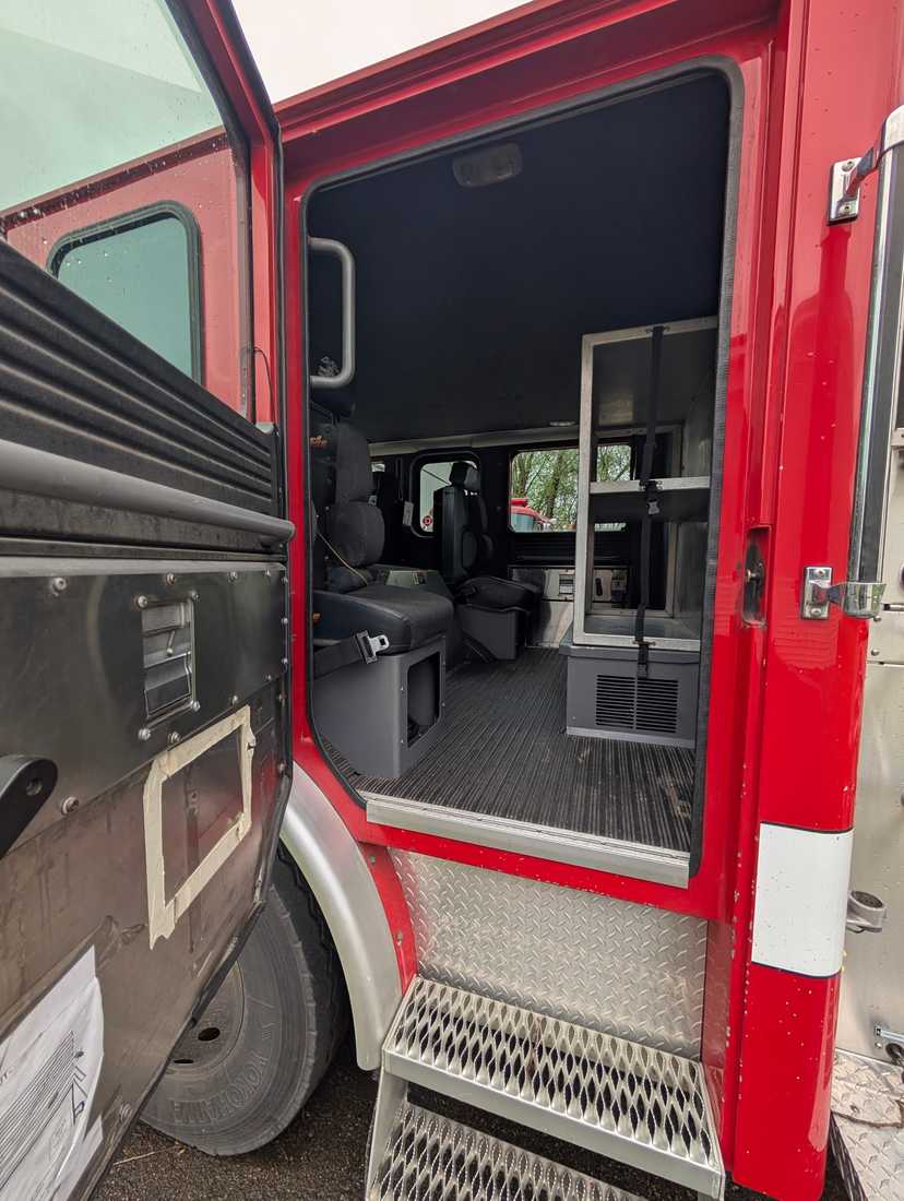 2000 American LaFrance Metropolitan Pumper — photo 5