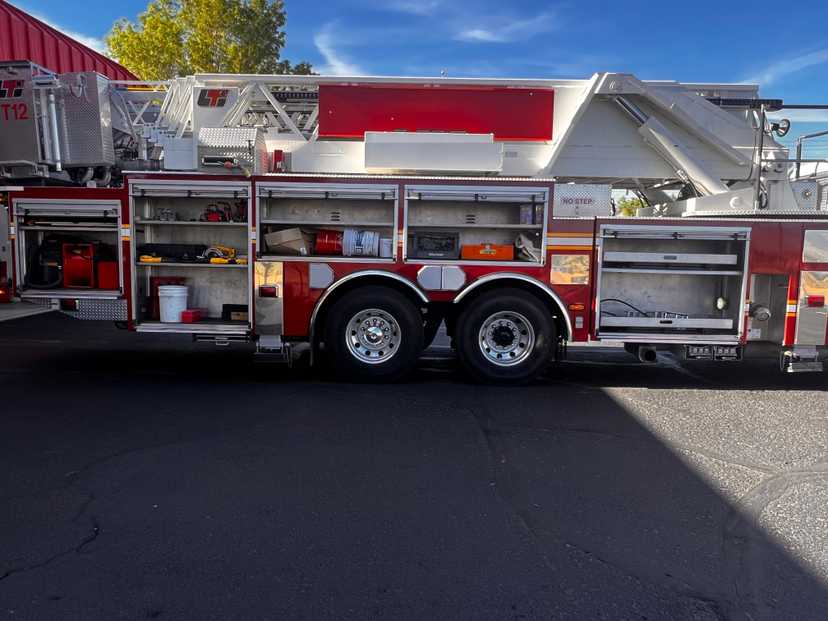 2003 American LaFrance 100' Aerial