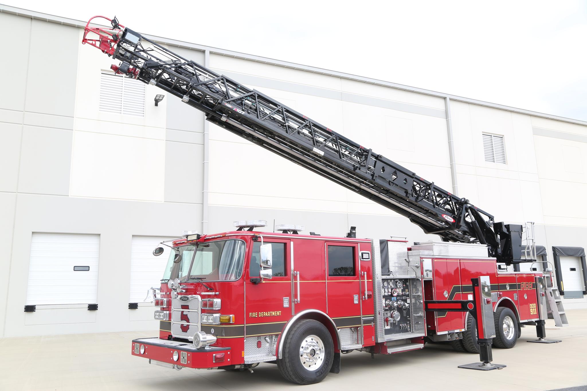 2020 Pierce Arrow XT 107' Quint - image 2