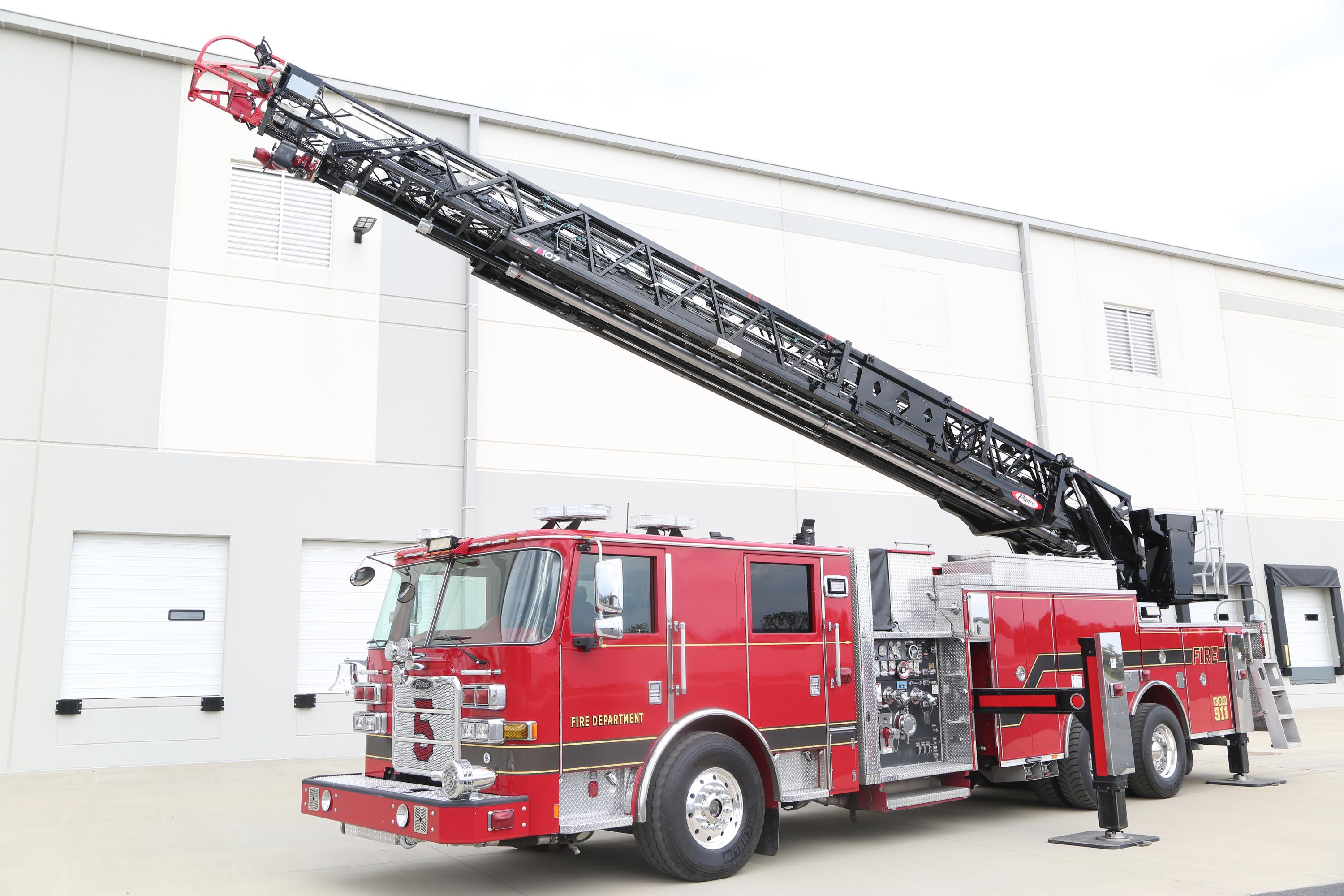 2020 Pierce Arrow XT 107' Quint - image 2