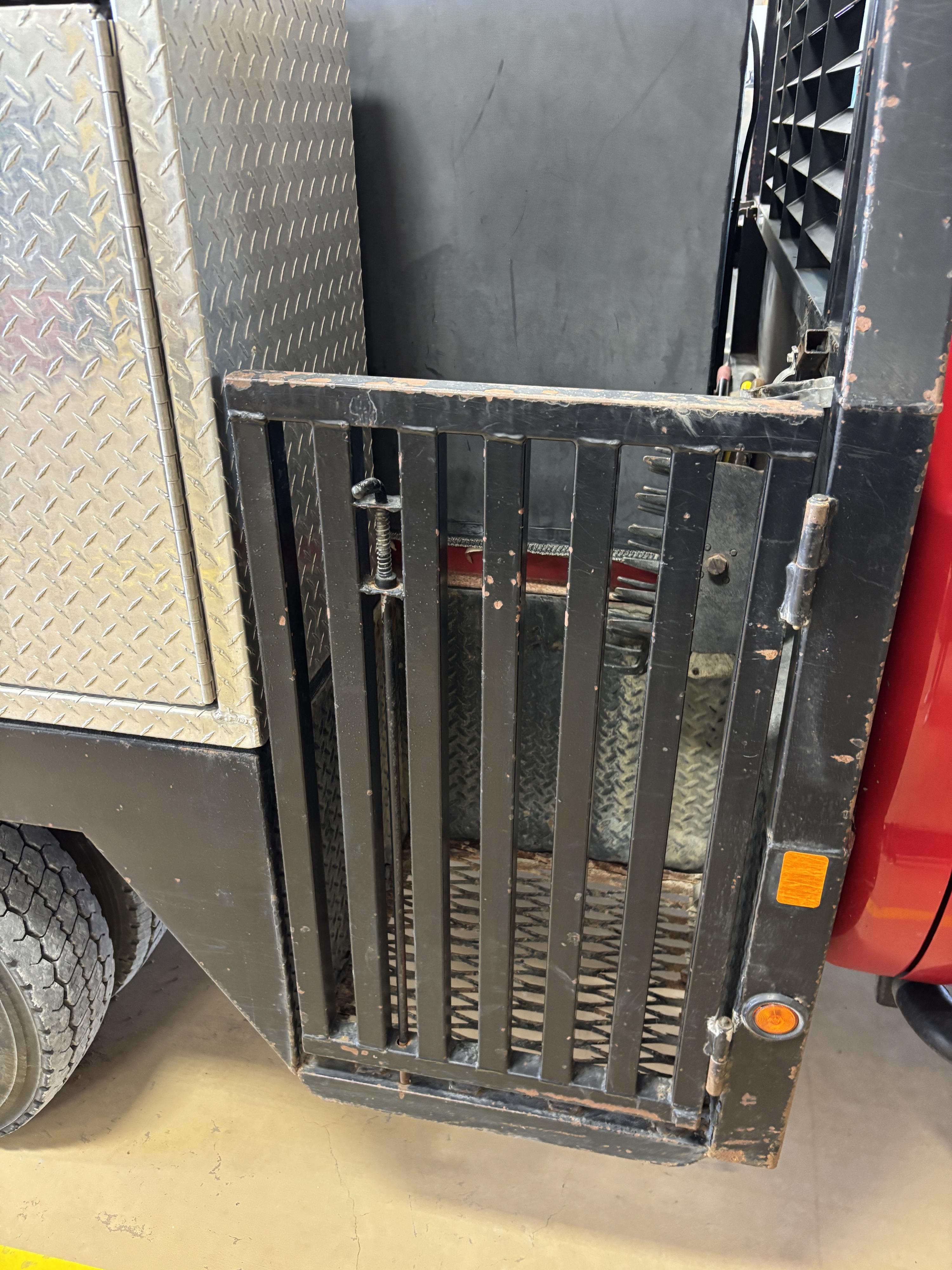 2005 Ford F-550 4x4 Brush Truck - image 20