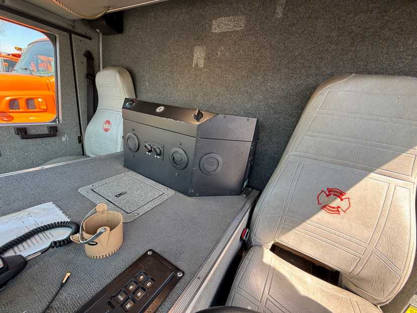2001 E-One Command Center — photo 7
