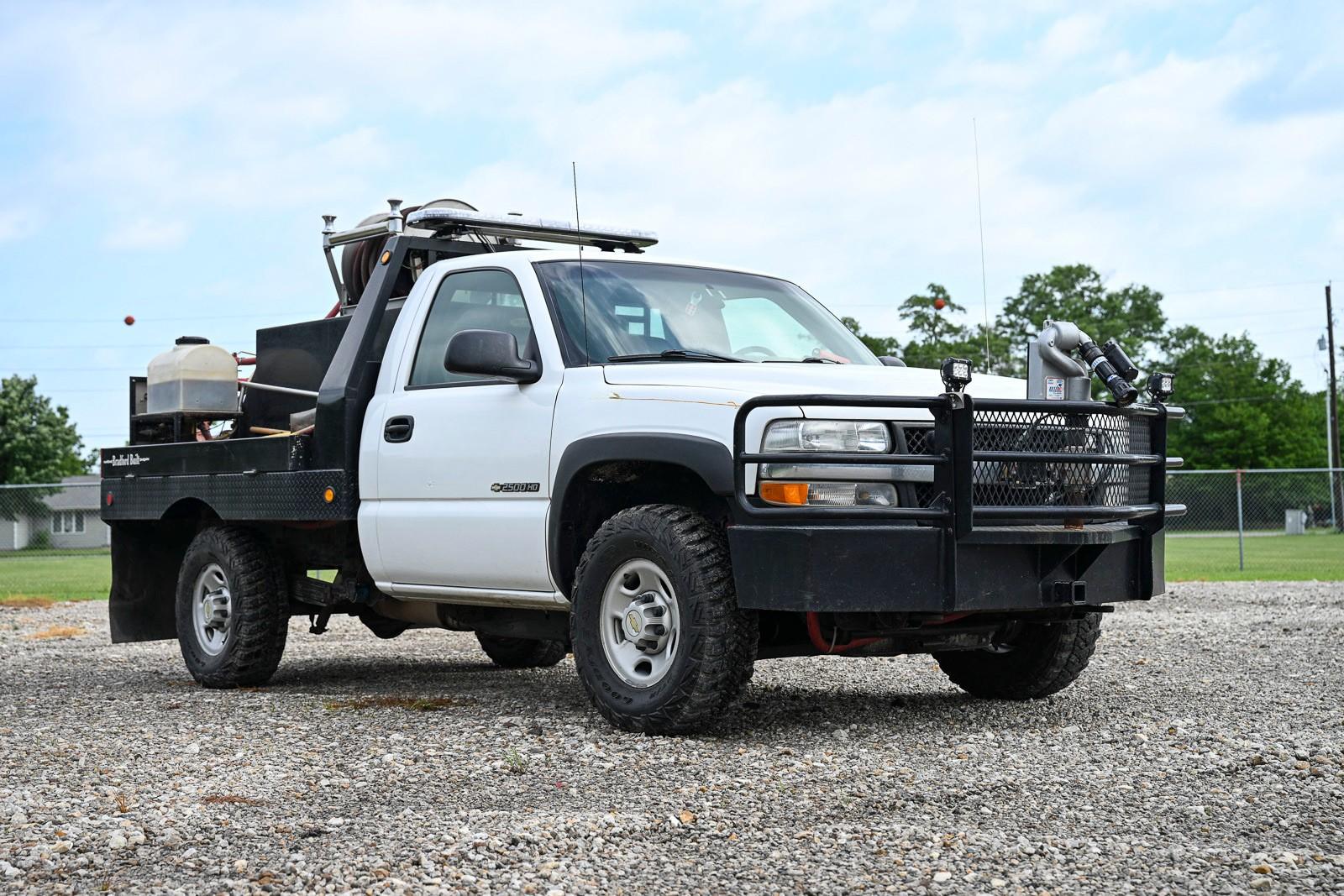 2001 Chevrolet 2500HD 4x4 Brush Truck - image 1