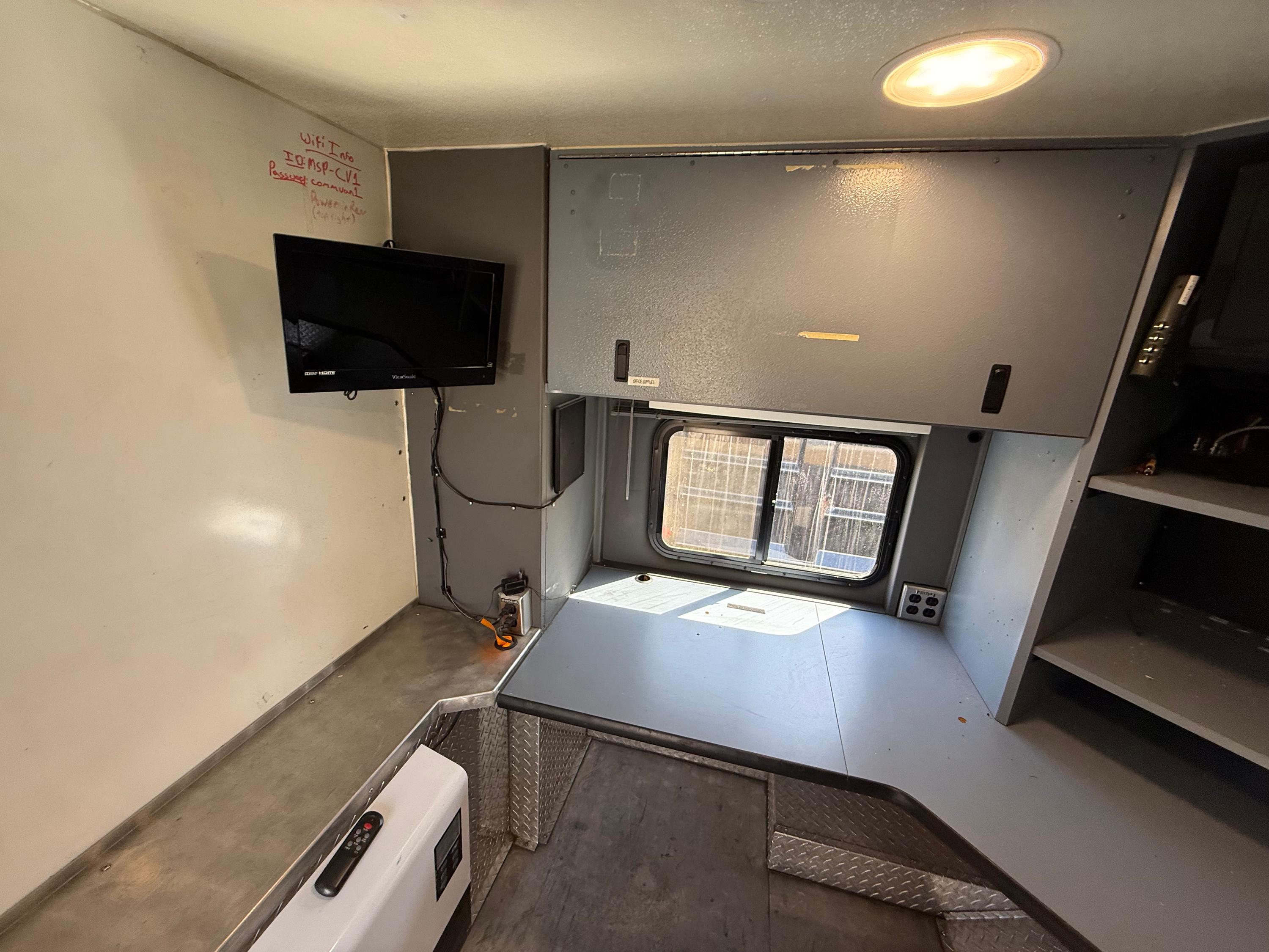 2001 E-One Command Center - image 18