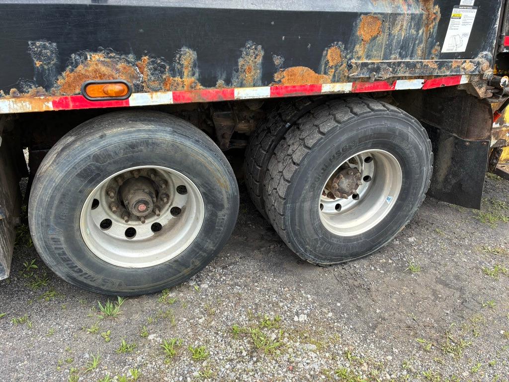 2010 CCC Heil Rear Loader - image 11
