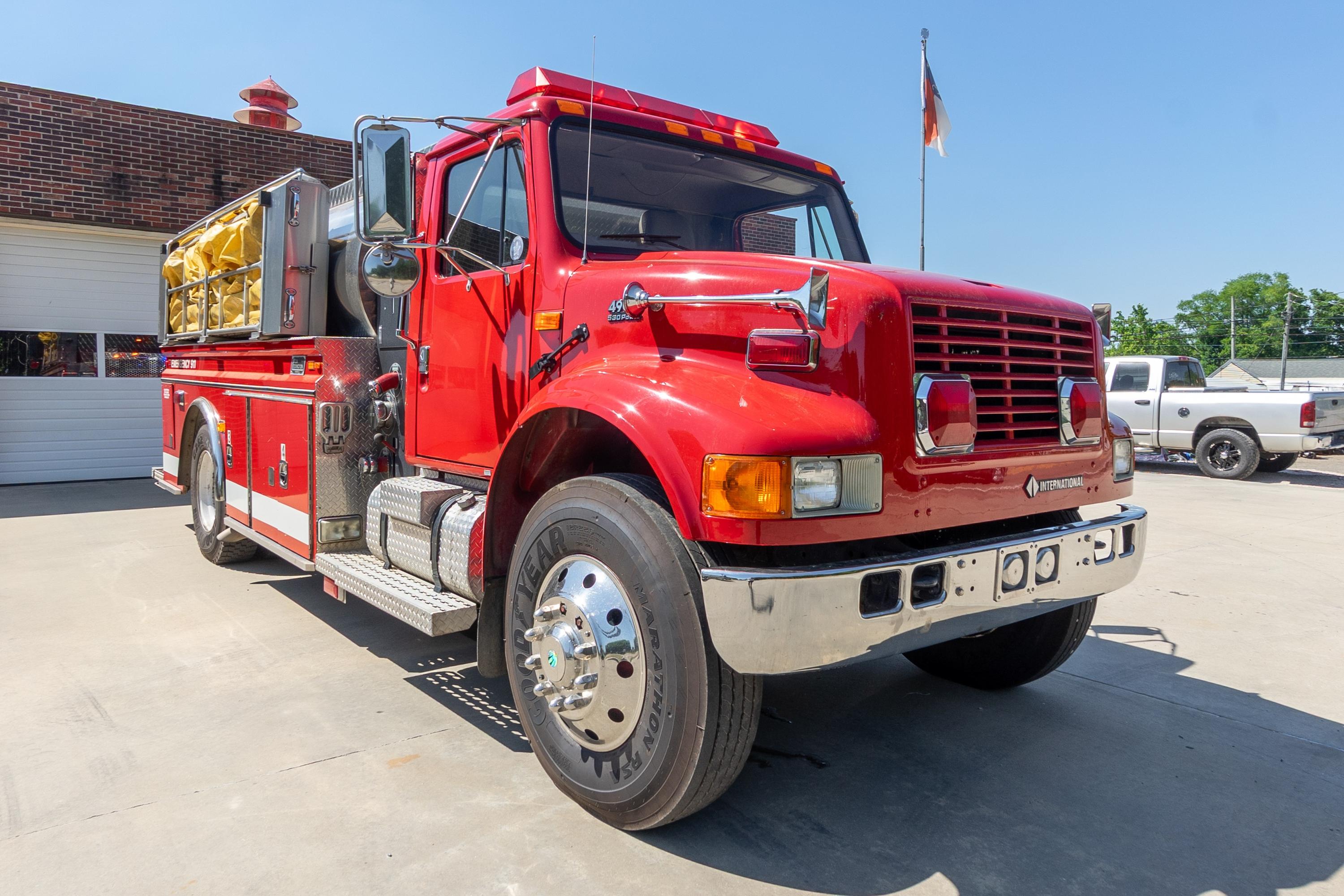 2001 New Lexington International Tanker - image 1