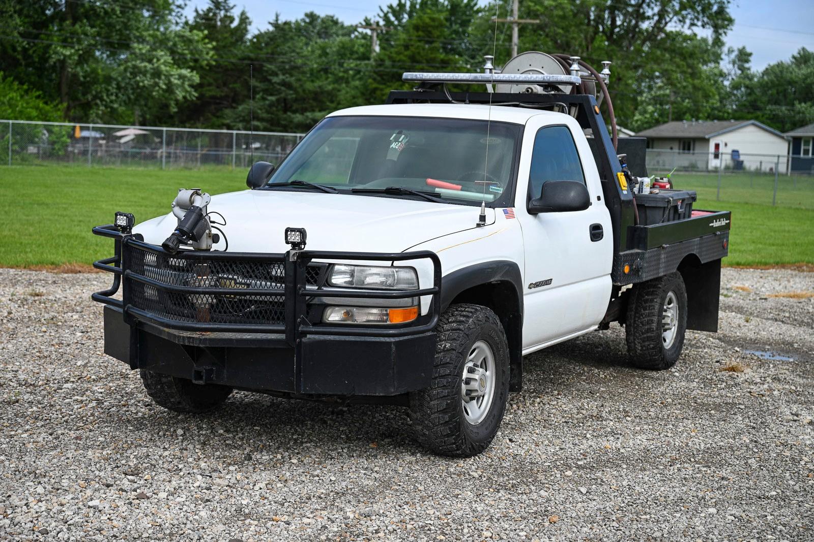 2001 Chevrolet 2500HD 4x4 Brush Truck - image 2