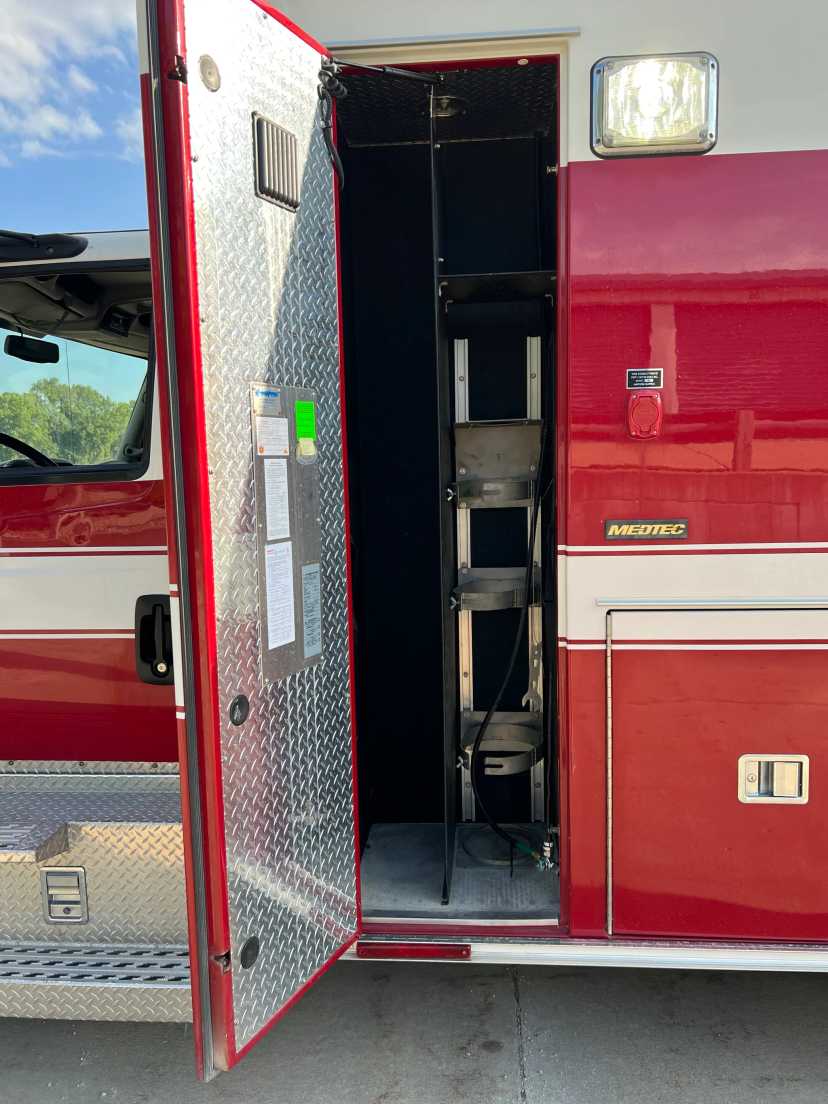 2009 MedTec International Type I Ambulance — photo 8