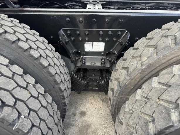 2015 Kenworth T800 Dump Truck — photo 7