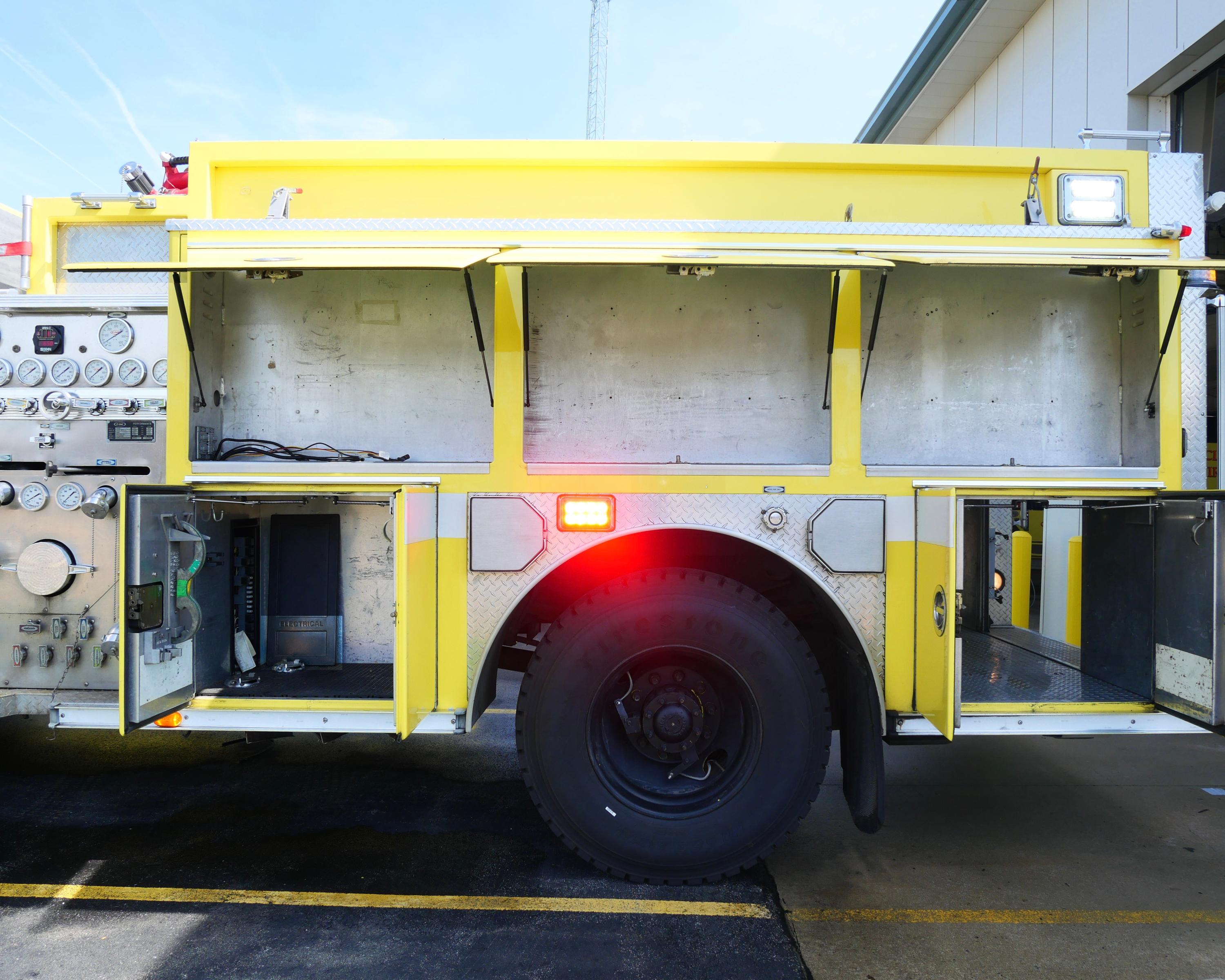 1995 E-One Cyclone Pumper - image 23