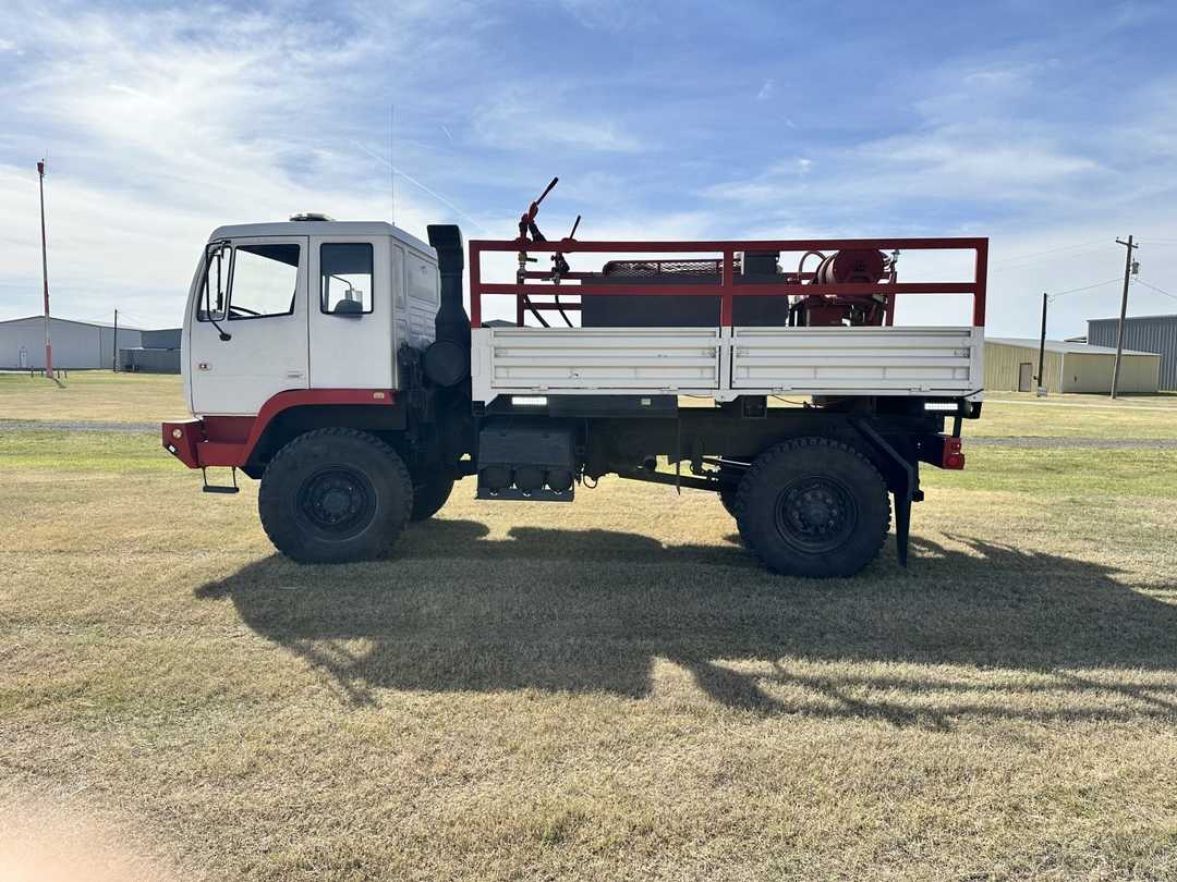 1998 S&S M-1078 4x4 Brush Truck