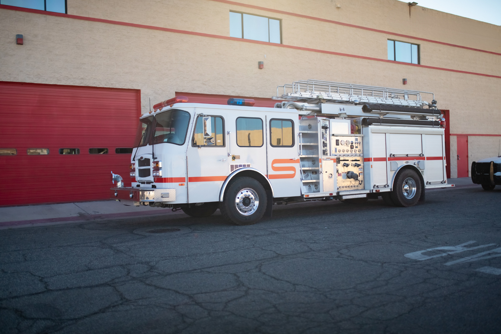 2003 E-One Typhoon 50' Quint - image 24