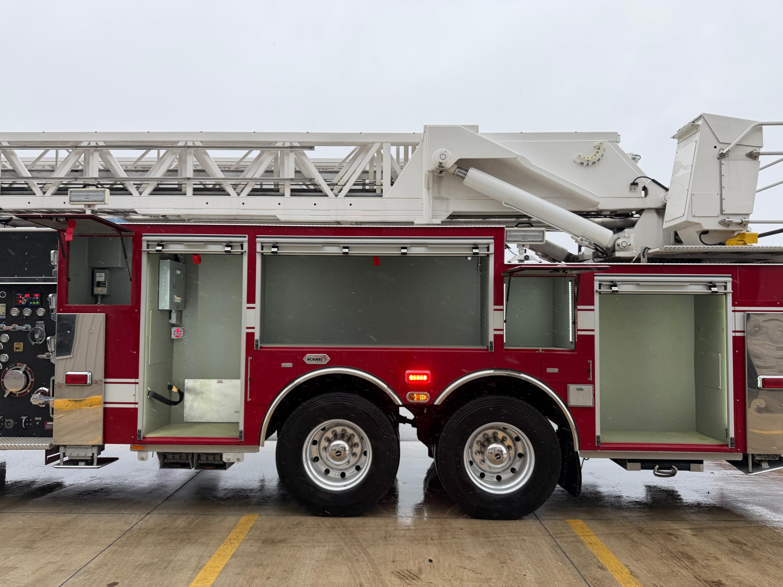 2018 KME PREDATOR 109' Aerial - image 8