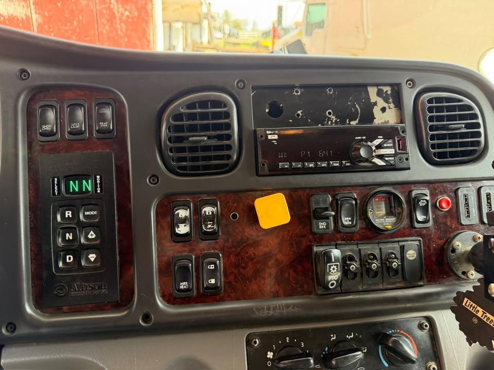 2021 Freightliner New Way Rear Loader - image 10