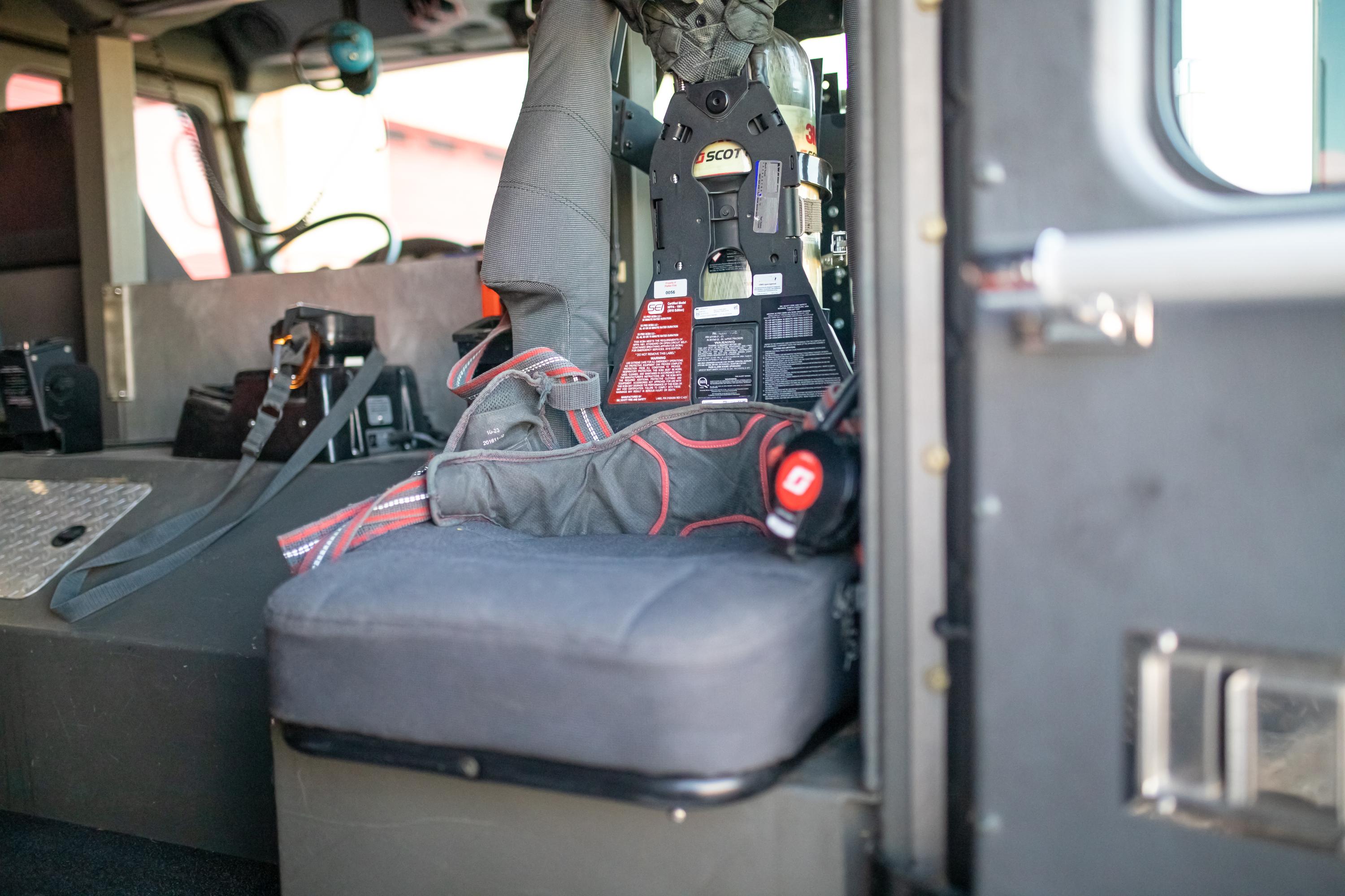 2003 E-One Typhoon 50' Quint - image 80