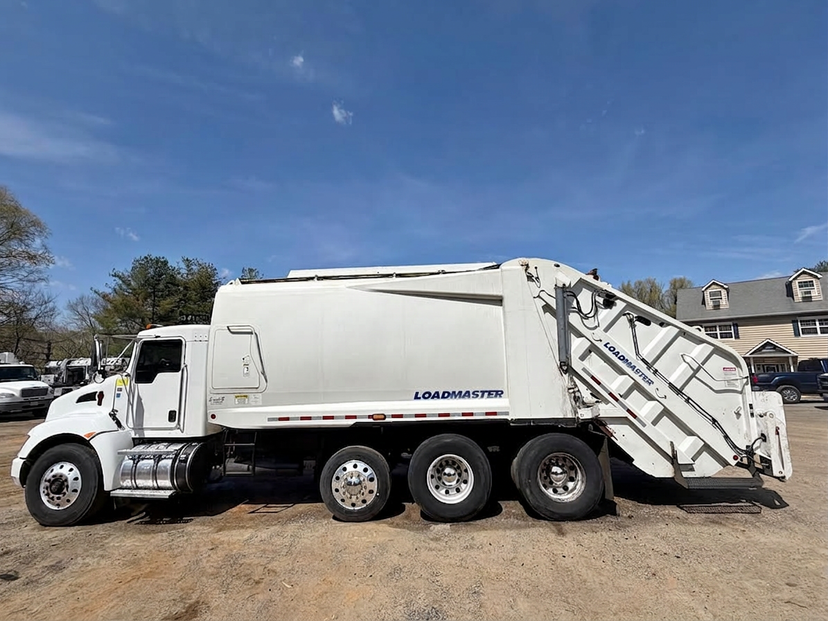 2015 Kenworth Loadmaster Rear Loader — photo 2