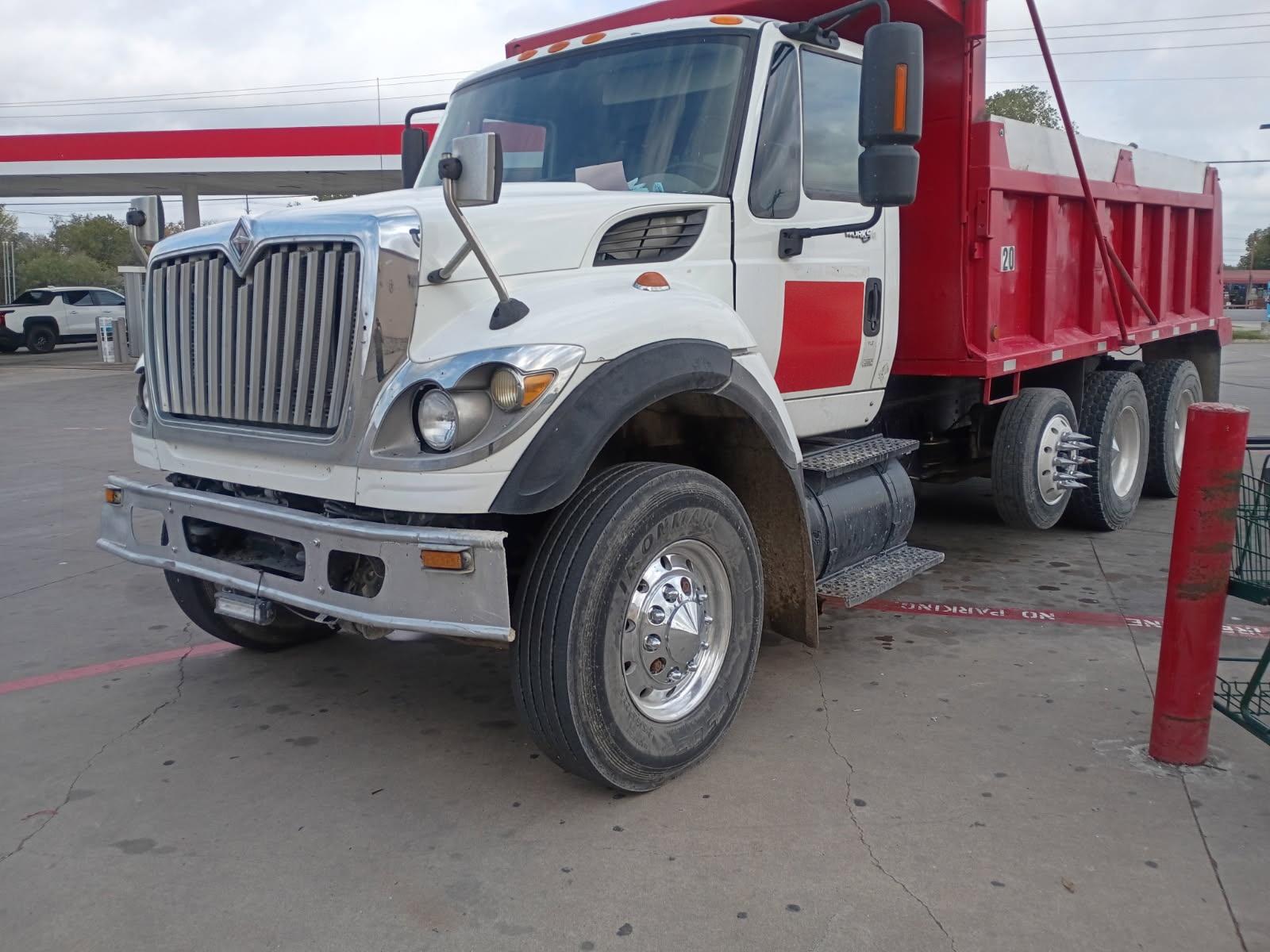 2008 International 7500 with Cummins Engine - image 2