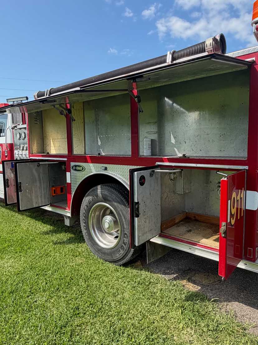 1992 E-One International Pumper Tanker — photo 8