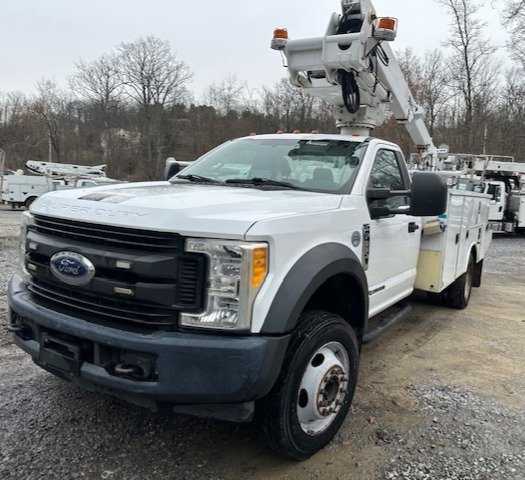 2017 Ford F-550 Bucket Truck w/ Altec AT235P Boom (40 ft)