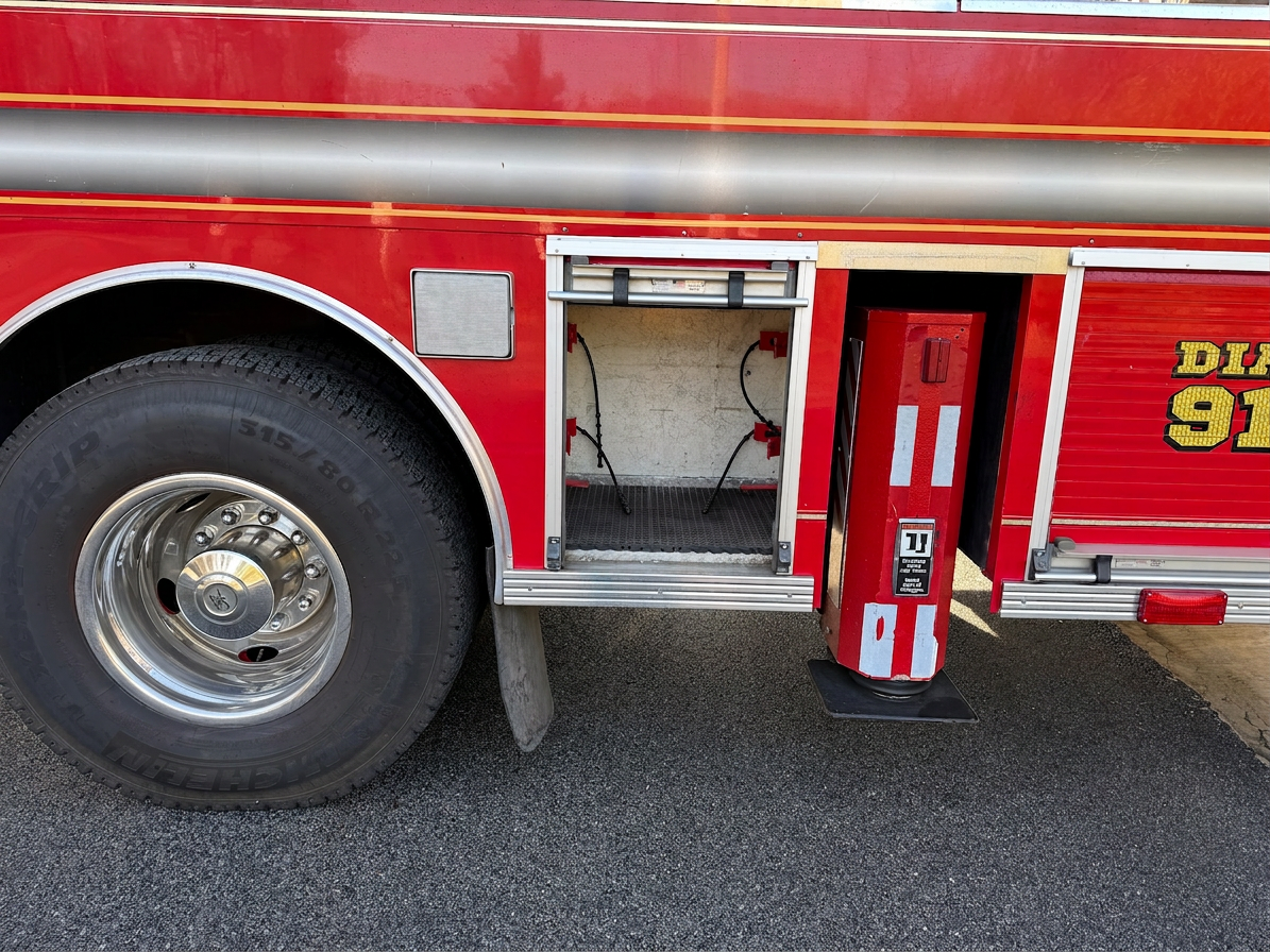 2000 HME Rosenbauer 105' Quint - image 6