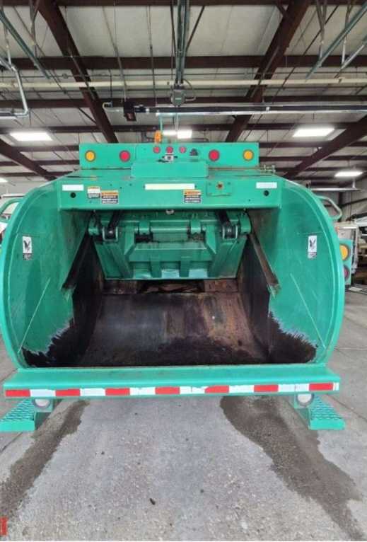 1998 International Leach Rear Loader — photo 6