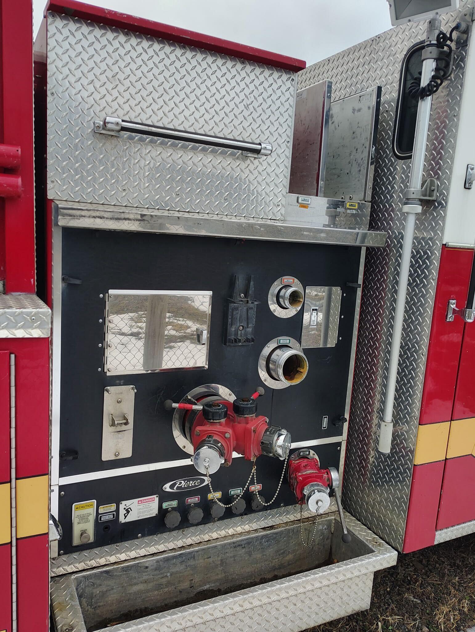 1998 Pierce Saber Pumper - image 7