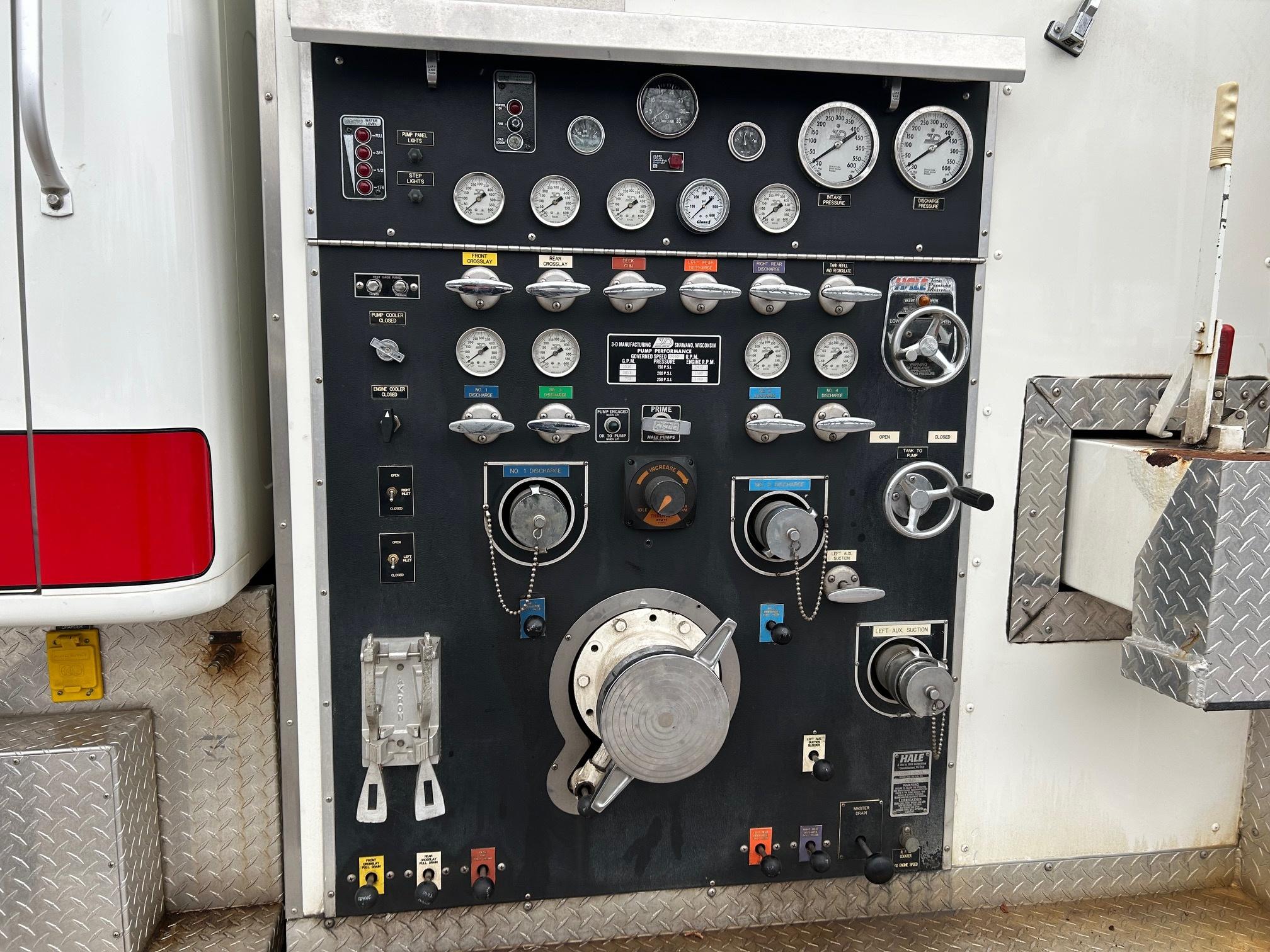 1995 3D International Pumper Tanker - image 7