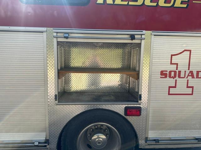 2001 International 4900 Heavy Rescue - image 10