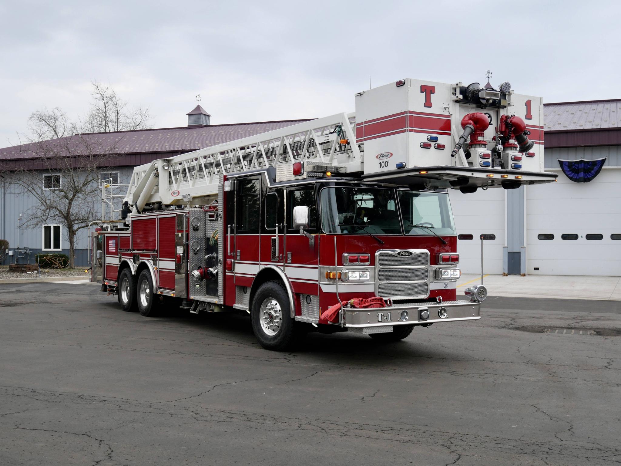 2008 Pierce Arrow XT 100' Quint - image 1
