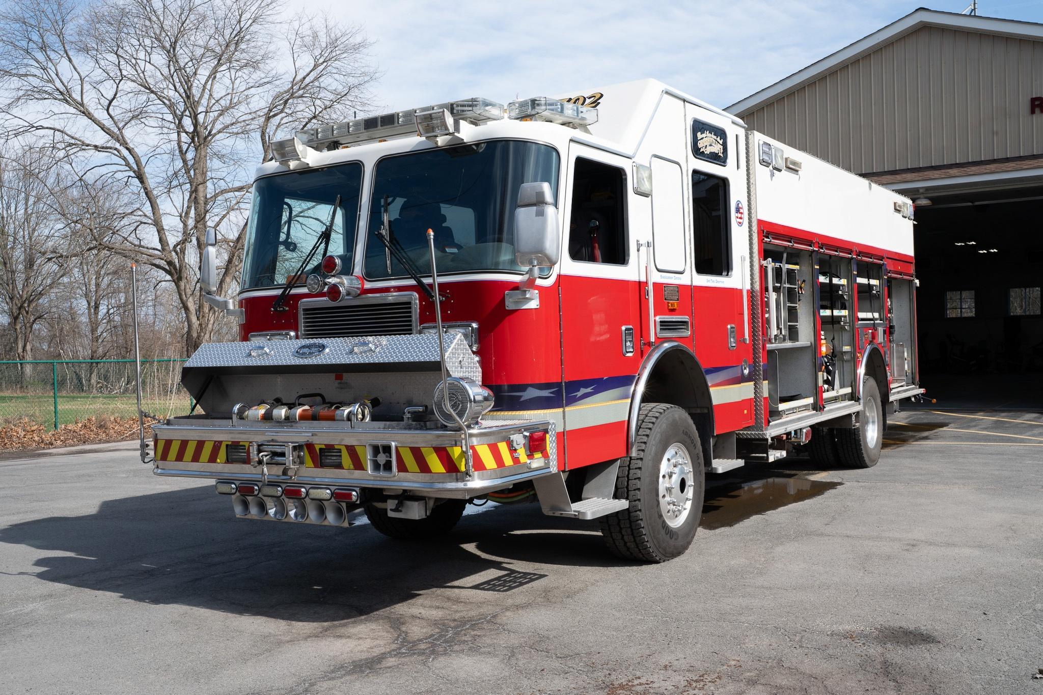 2009 KME Predator 4x4 Heavy Rescue - image 1